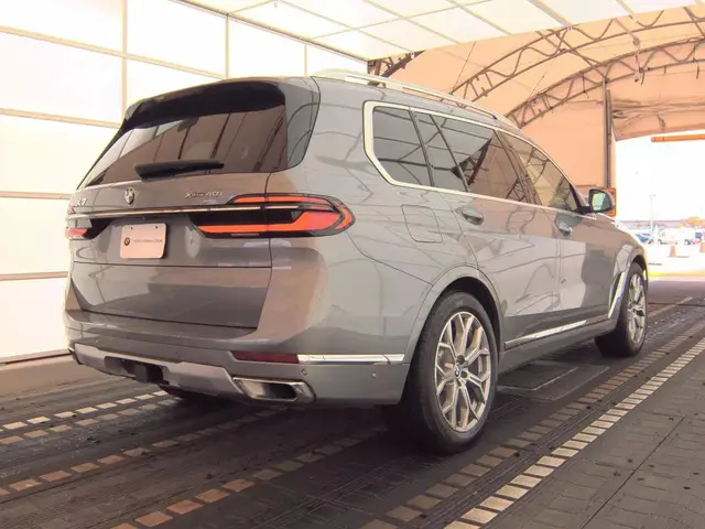 BMW X7 SPORTS ACTIVITY VEHICLE 2023