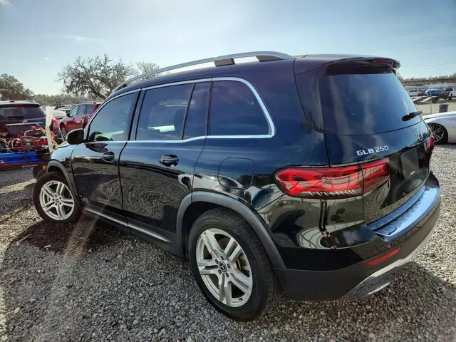 MERCEDES-BENZ GLB 250 2023