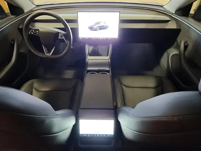 TESLA MODEL 3 2025