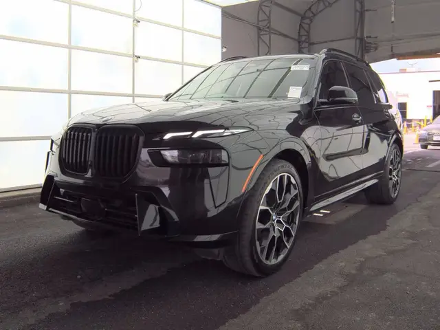 BMW X7 SPORTS ACTIVITY VEHICLE 2023