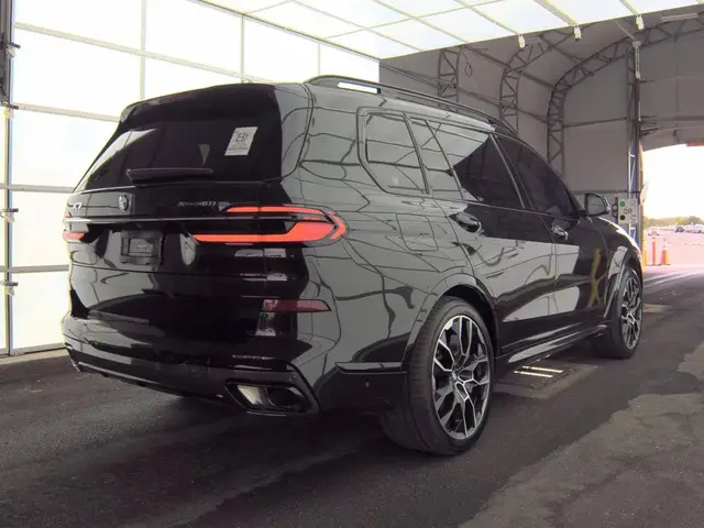 BMW X7 SPORTS ACTIVITY VEHICLE 2023