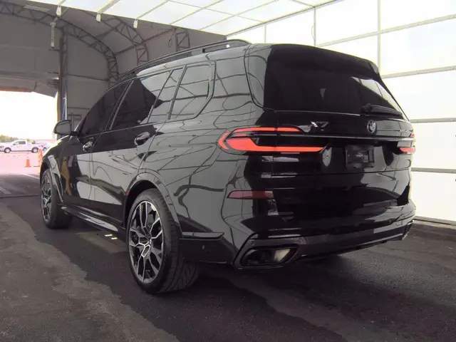 BMW X7 SPORTS ACTIVITY VEHICLE 2023