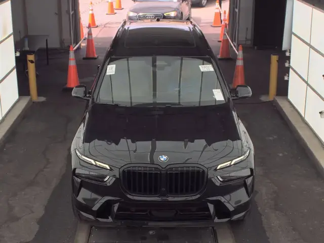 BMW X7 SPORTS ACTIVITY VEHICLE 2023