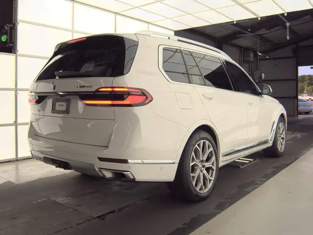 BMW X7 SPORTS ACTIVITY VEHICLE 2023