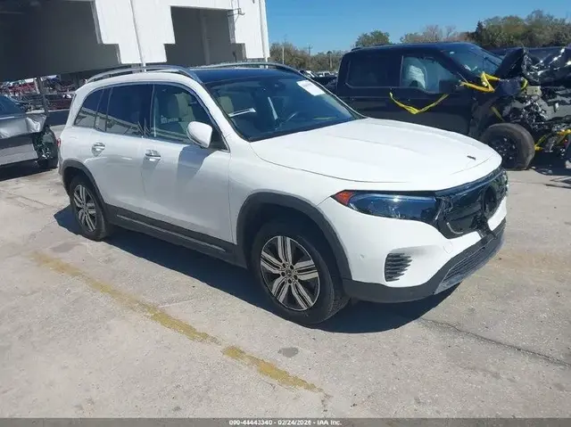 MERCEDES-BENZ EQB 300 2023