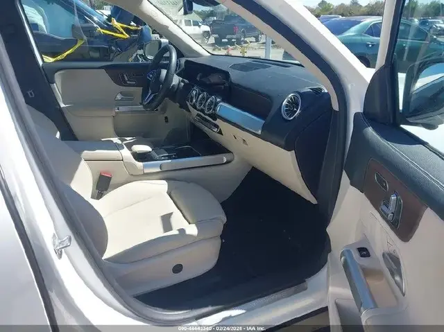 MERCEDES-BENZ EQB 300 2023