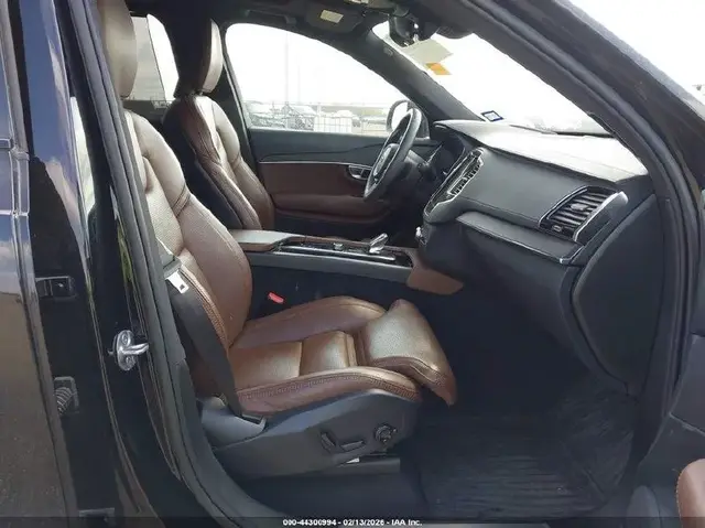 VOLVO XC90 RECHARGE PLUG-IN HYBRID 2023