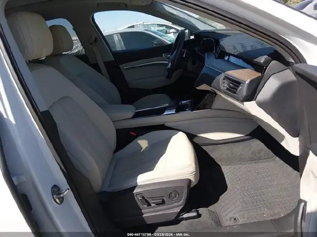 AUDI E-TRON PREMIUM PLUS QUATTRO 2022