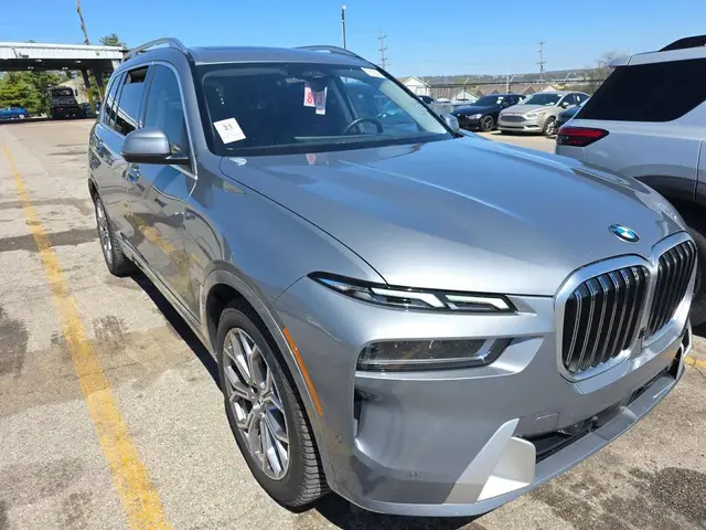 BMW X7 SPORTS ACTIVITY VEHICLE 2023