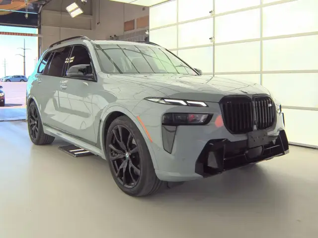 BMW X7 SPORTS ACTIVITY VEHICLE 2023