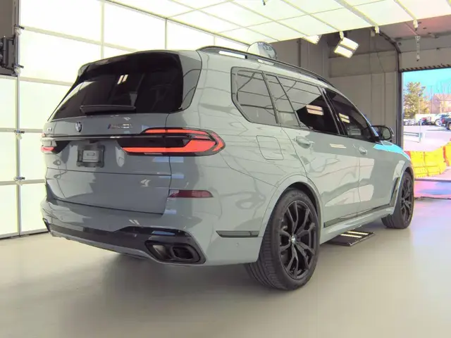 BMW X7 SPORTS ACTIVITY VEHICLE 2023