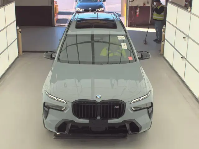 BMW X7 SPORTS ACTIVITY VEHICLE 2023