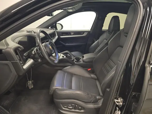 PORSCHE CAYENNE COUPE 2024