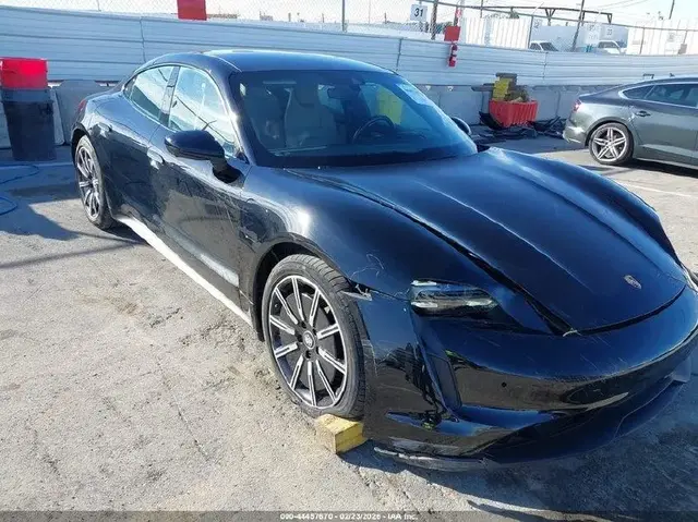 PORSCHE TAYCAN 2024