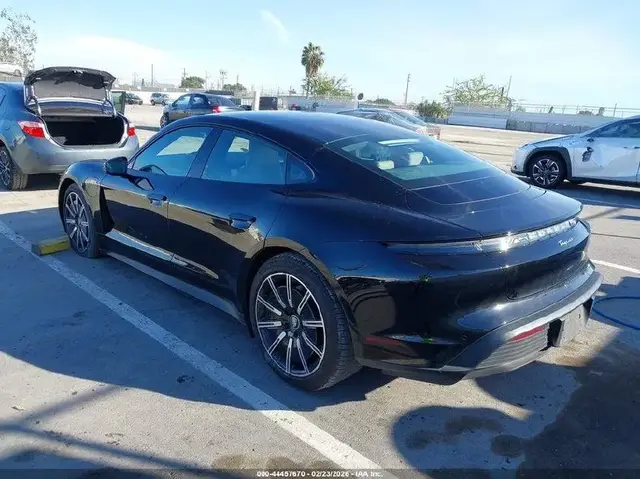 PORSCHE TAYCAN 2024