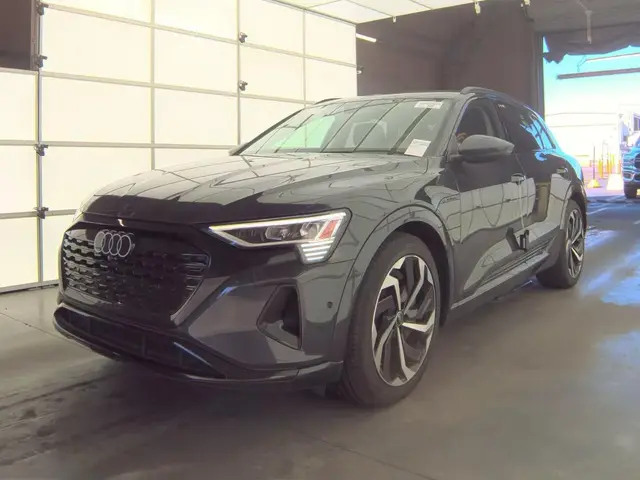 AUDI Q8 E-TRON PREMIUM PLUS 2024