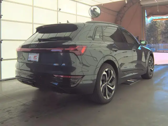 AUDI Q8 E-TRON PREMIUM PLUS 2024
