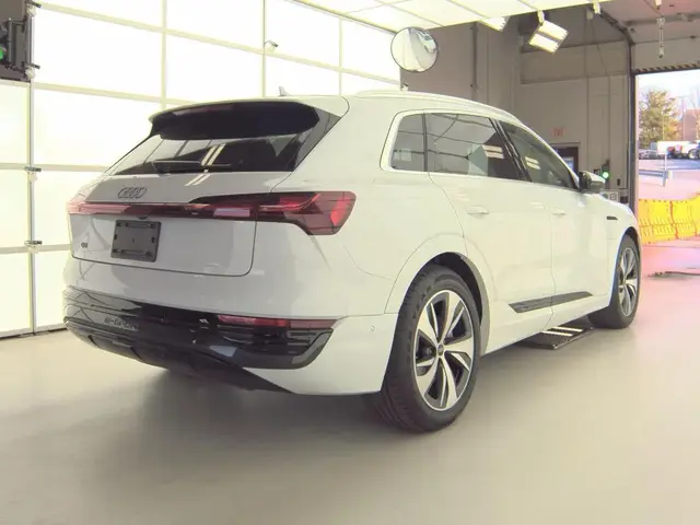 AUDI Q8 E-TRON PREMIUM PLUS 2024