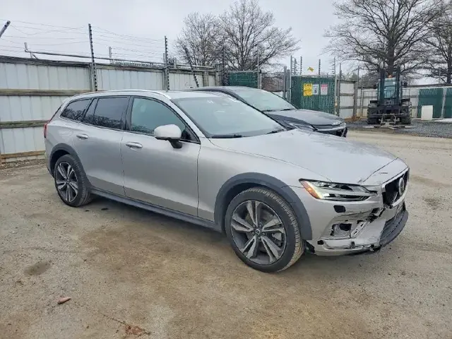 VOLVO V60 CROSS COUNTRY PLUS 2025