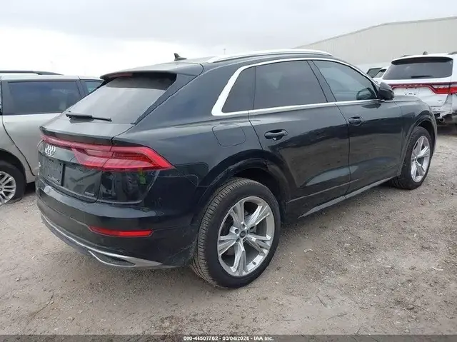 AUDI Q8 2022