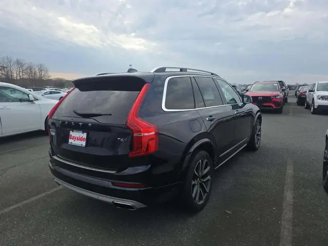 VOLVO XC90 T6 MOMENTUM 7-PASSENGER 2017