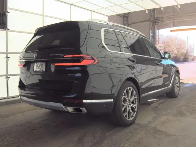 BMW X7 SPORTS ACTIVITY VEHICLE 2023