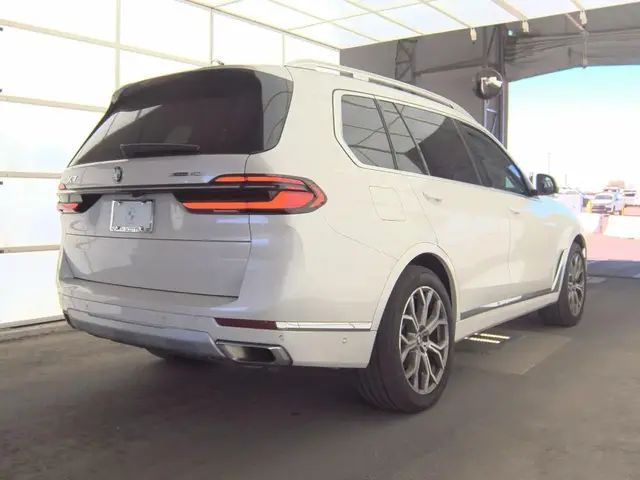 BMW X7 SPORTS ACTIVITY VEHICLE 2023