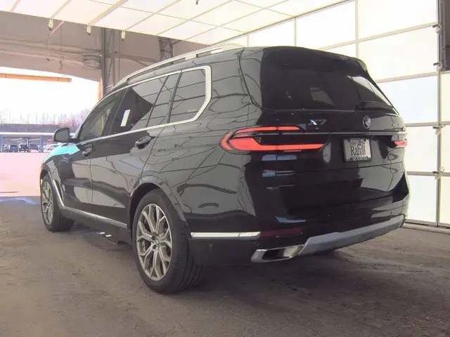 BMW X7 SPORTS ACTIVITY VEHICLE 2023