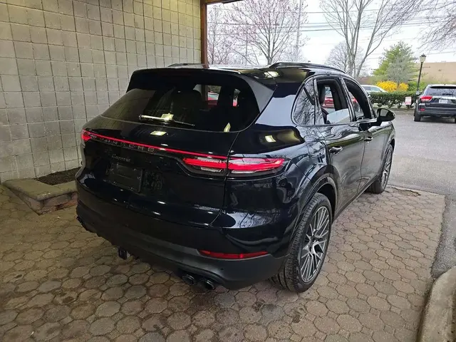 PORSCHE CAYENNE PLATINUM EDITION 2022