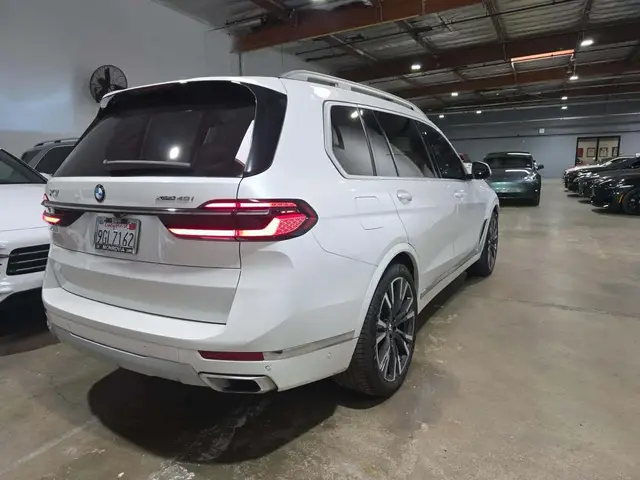 BMW X7 SPORTS ACTIVITY VEHICLE 2024