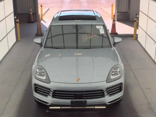 PORSCHE CAYENNE 2023