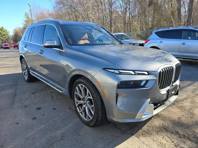 BMW X7 SPORTS ACTIVITY VEHICLE 2023