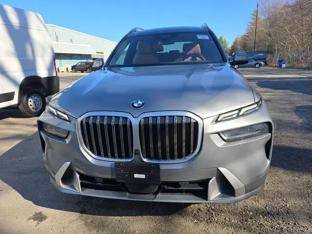 BMW X7 SPORTS ACTIVITY VEHICLE 2023