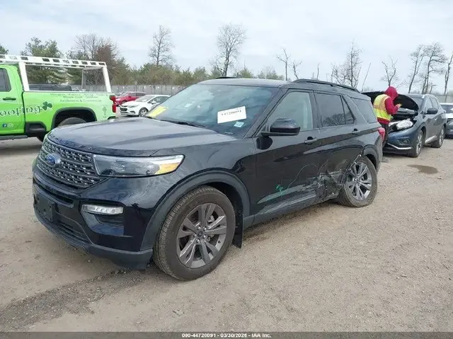 FORD EXPLORER XLT 2023