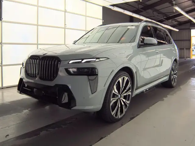 BMW X7 SPORTS ACTIVITY VEHICLE 2023