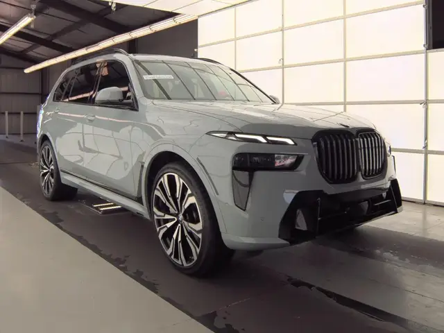 BMW X7 SPORTS ACTIVITY VEHICLE 2023