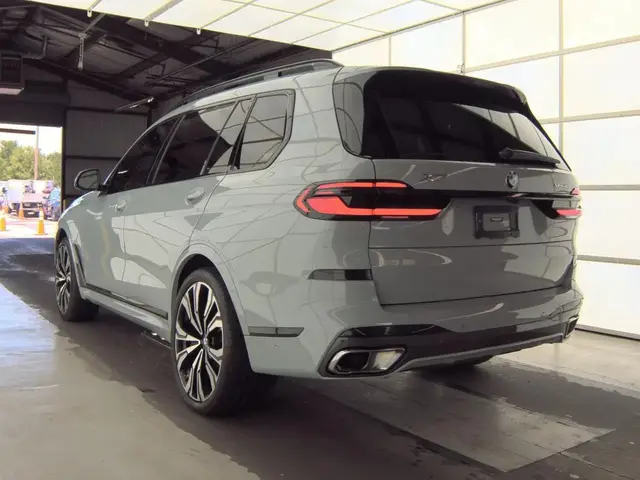 BMW X7 SPORTS ACTIVITY VEHICLE 2023