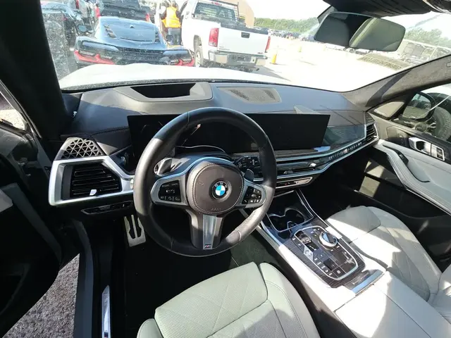 BMW X7 SPORTS ACTIVITY VEHICLE 2023