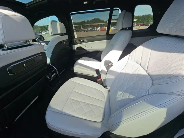 BMW X7 SPORTS ACTIVITY VEHICLE 2023
