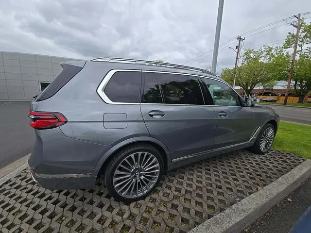 BMW X7 SPORTS ACTIVITY VEHICLE 2023