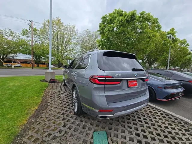 BMW X7 SPORTS ACTIVITY VEHICLE 2023