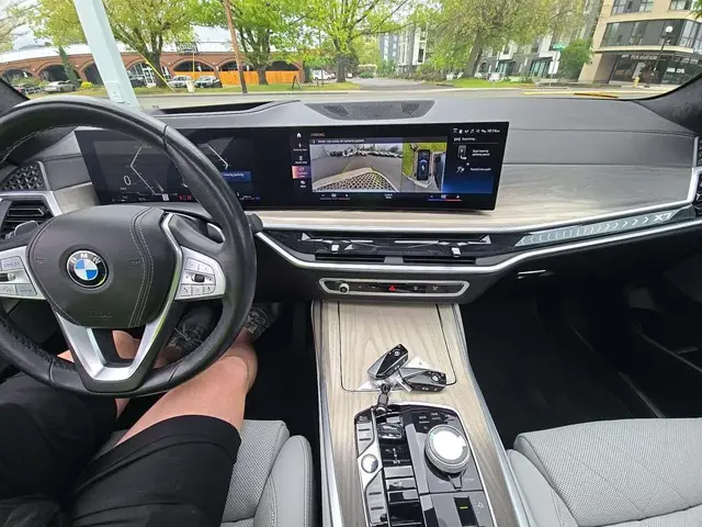 BMW X7 SPORTS ACTIVITY VEHICLE 2023