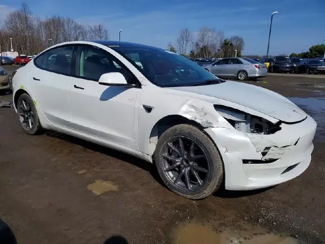 TESLA MODEL 3 2023