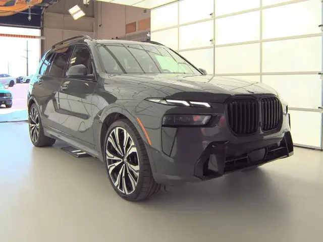 BMW X7 SPORTS ACTIVITY VEHICLE 2023