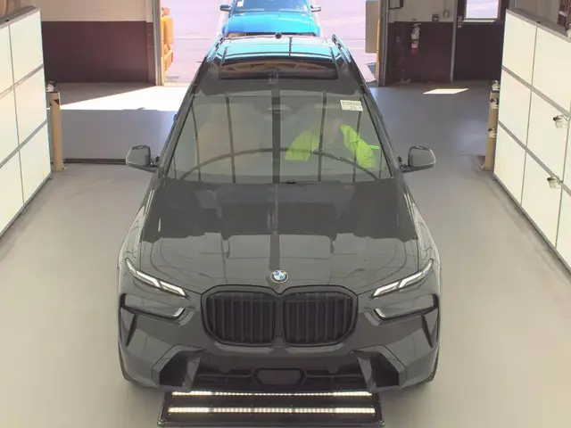BMW X7 SPORTS ACTIVITY VEHICLE 2023