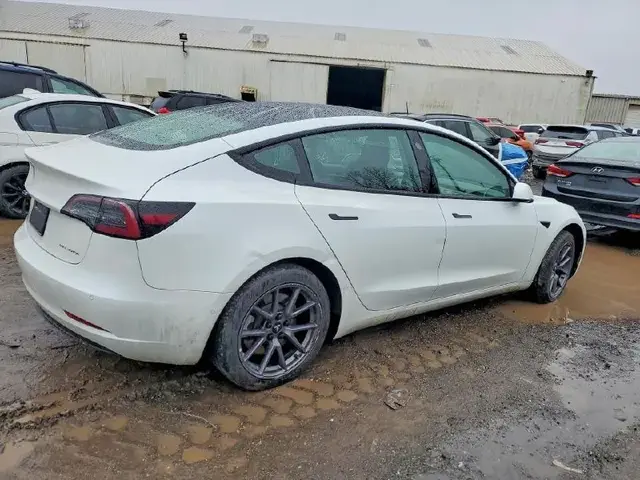 TESLA MODEL 3 2022