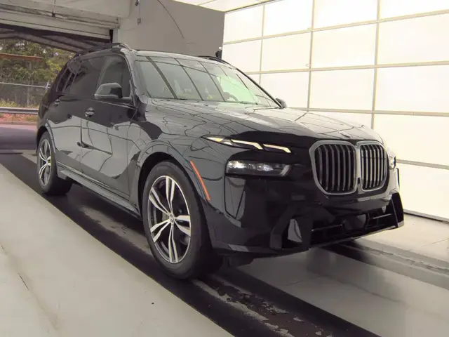 BMW X7 SPORTS ACTIVITY VEHICLE 2023