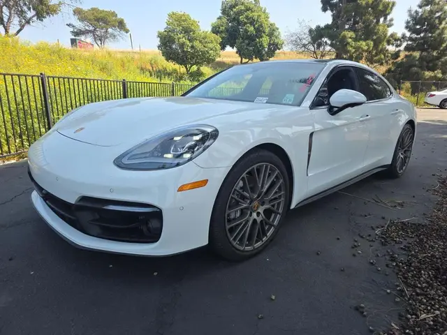 PORSCHE PANAMERA 4 PLATINUM EDITION 2023
