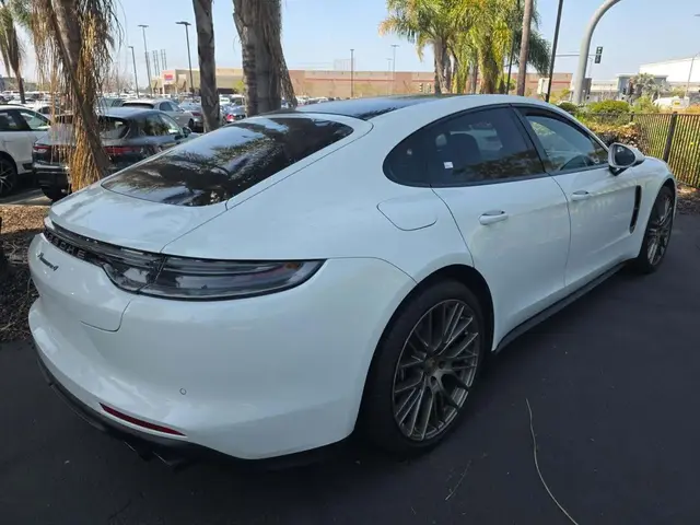 PORSCHE PANAMERA 4 PLATINUM EDITION 2023