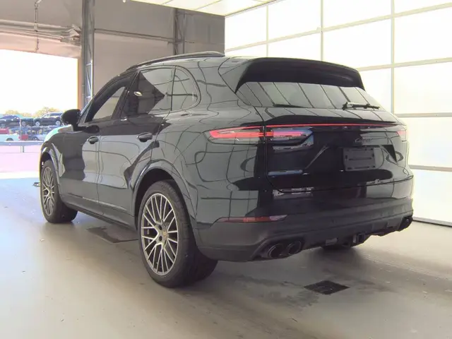 PORSCHE CAYENNE PLATINUM EDITION 2022
